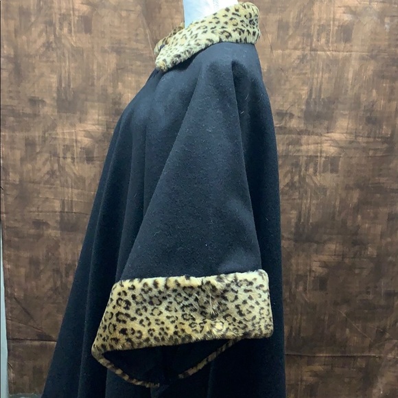 Russell Scott cape - Picture 2 of 7